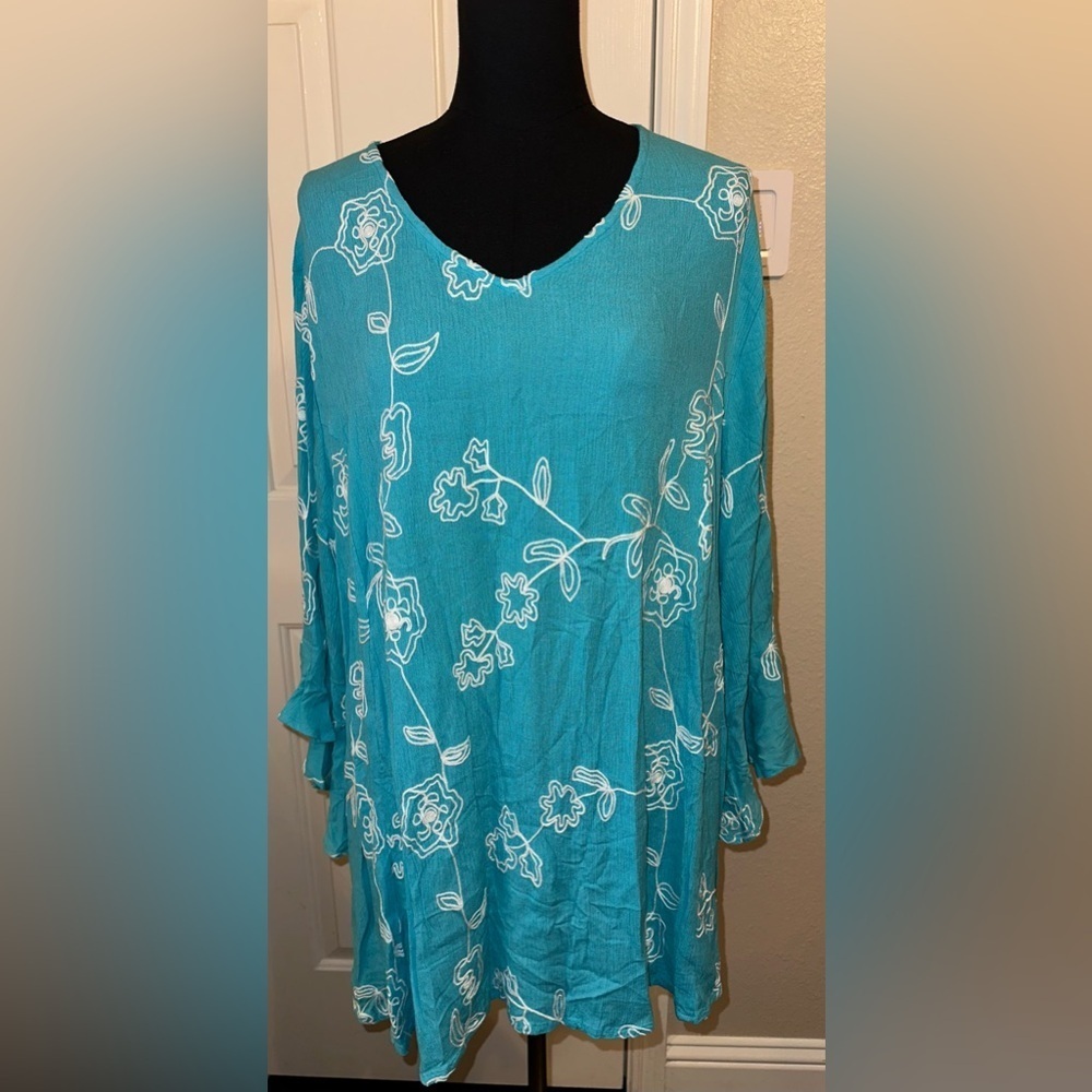 Catherines Blue Tunic Top Women’s 1X NWT Bell Sleeves Keyhole Back Rayon Flowy - Picture 1 of 12